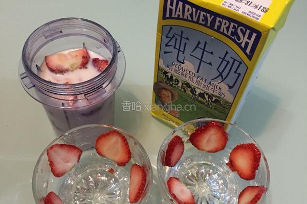 草莓奶昔的做法图解1