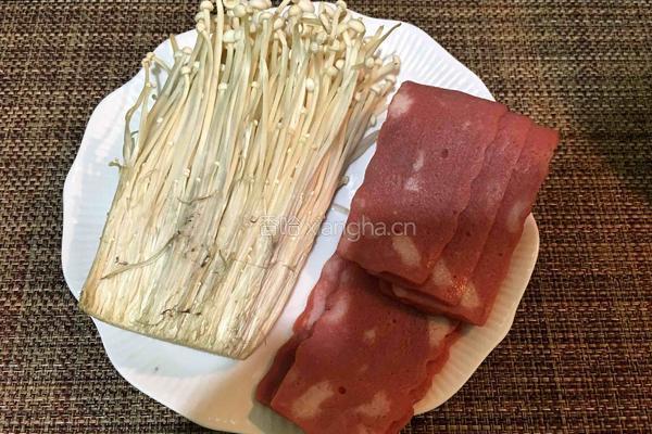 金针菇培根卷的做法图解1