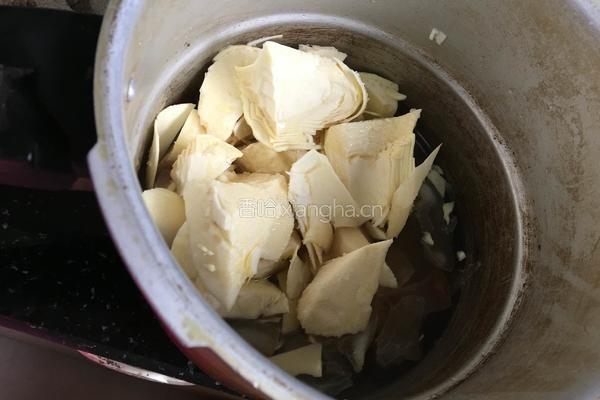 毛笋炖咸肉的做法图解3