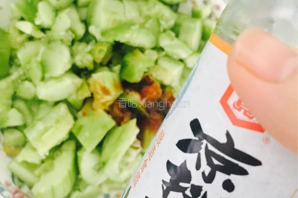 凉拌黄瓜的做法图解2