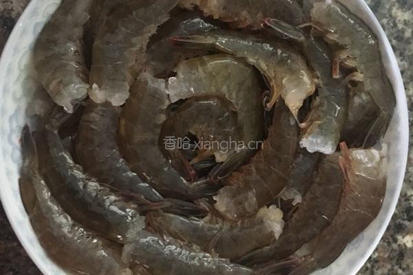 清炒基围虾的做法图解1