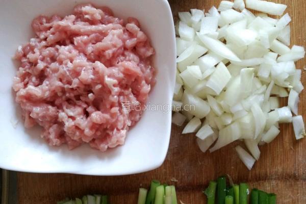 葱油肉酱面的做法图解2