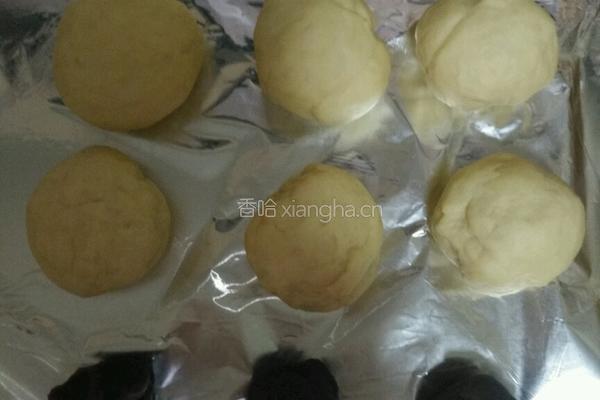 迷你版毛毛虫豆沙包的做法图解4