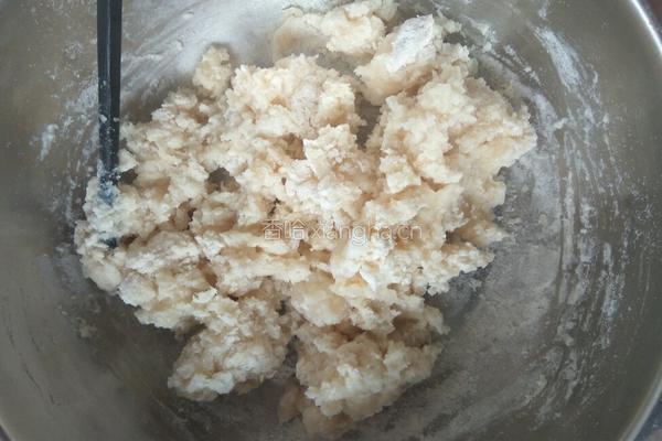 烫面包……鸡蛋西葫芦洋葱馅的做法图解2