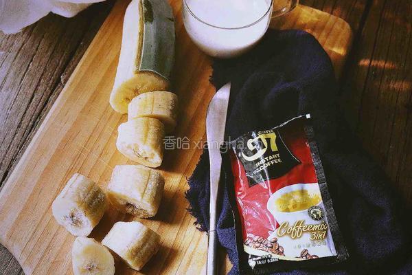香蕉咖啡牛奶/奶昔的做法图解1