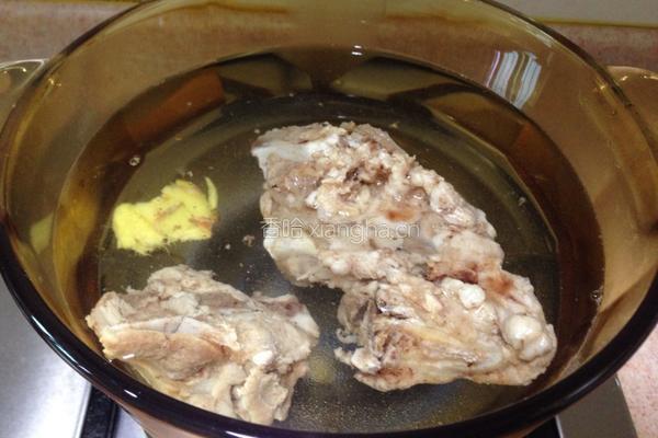 西红柿土豆骨汤的做法图解2
