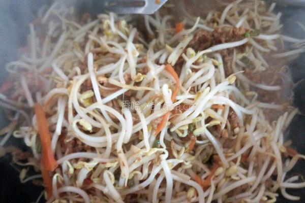 豆芽肉丝焖饼的做法图解4