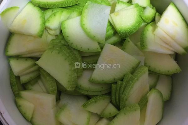 鸡蛋炒西葫芦的做法图解2