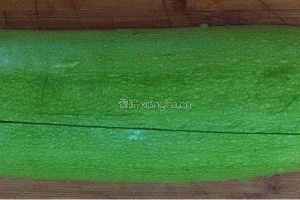 鸡蛋炒西葫芦的做法图解1