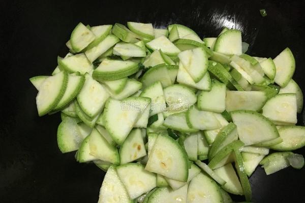 鸡蛋炒西葫芦的做法图解9