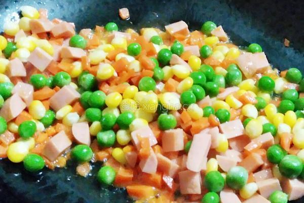 田园菠萝炒饭的做法图解7