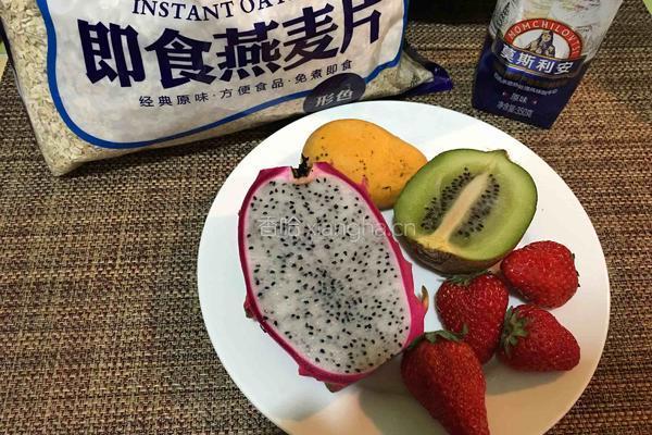 燕麦水果酸奶杯的做法图解1