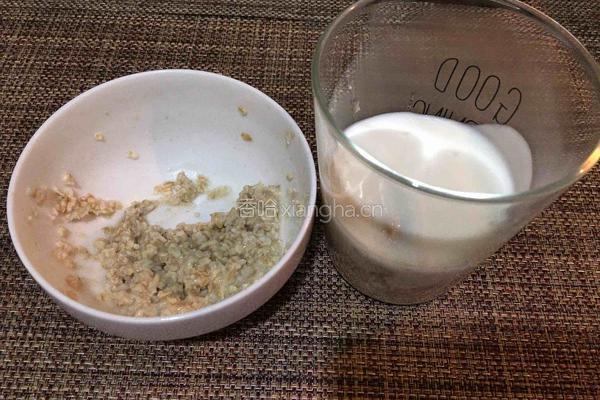 燕麦水果酸奶杯的做法图解3