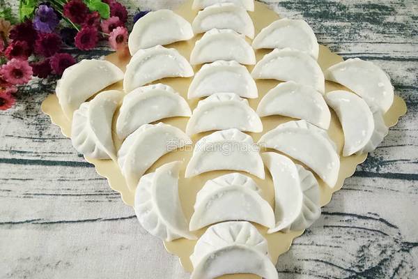 韭菜肉馅饺子的做法图解1