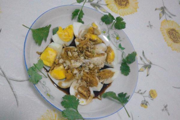 蒜汁糖醋鸡蛋的做法图解1