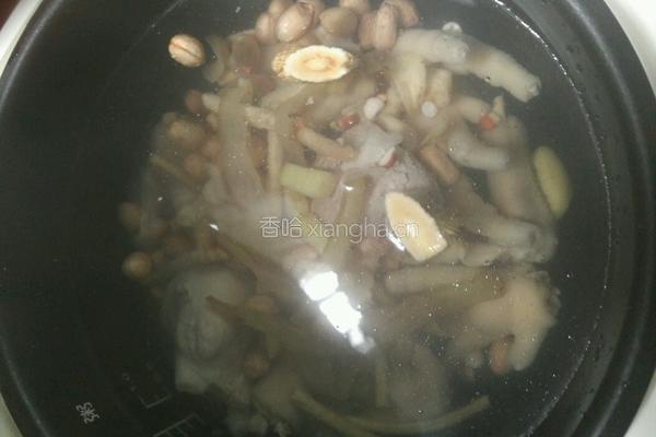 红枣花生凤爪汤(电饭煲)的做法图解7
