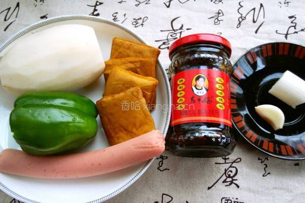 辣炒莲藕豆干丁的做法图解1