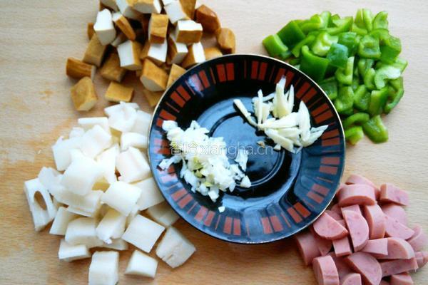 辣炒莲藕豆干丁的做法图解2