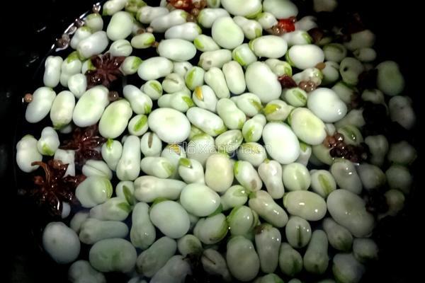 煮五香蚕豆的做法图解5