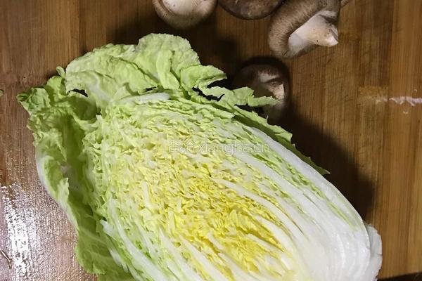 大白菜炒香菇的做法图解1