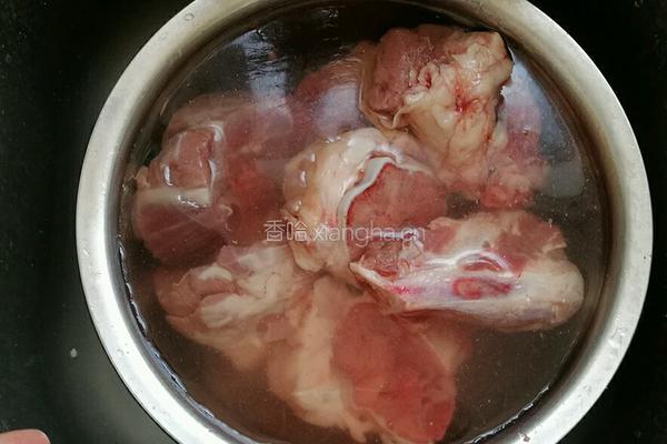 筒骨莲藕汤的做法图解1