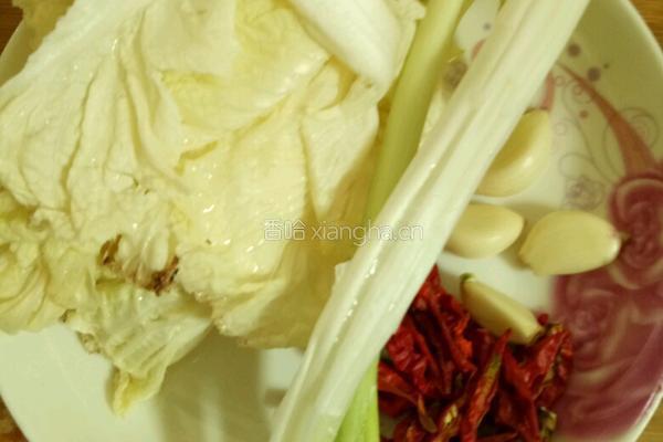 白菜炒粉调的做法图解1