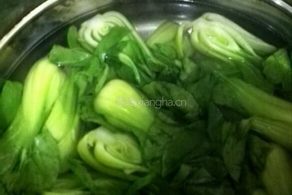 蒜蓉蚝油炒油菜的做法图解1