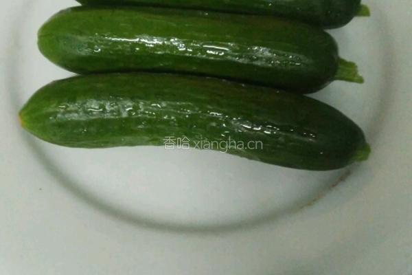 凉拌黄瓜皮蛋的做法图解1