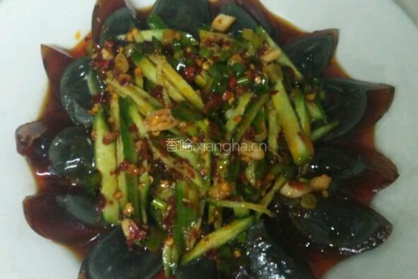 凉拌黄瓜皮蛋的做法图解4