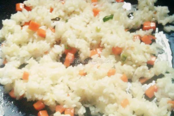 胡萝卜蛋炒饭的做法图解7