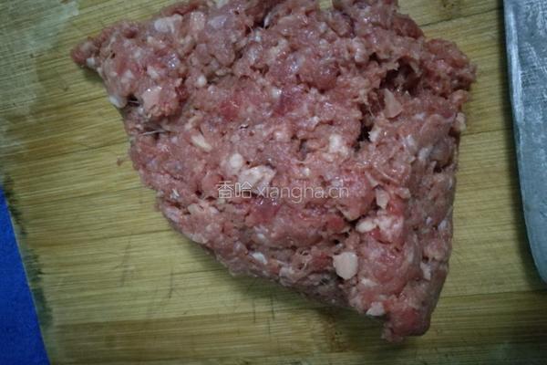 牛肉香芹饺子的做法图解1