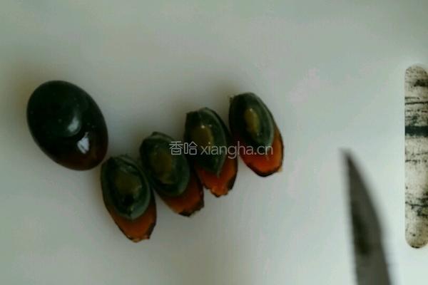 凉拌皮蛋豆腐#年夜饭的做法图解2