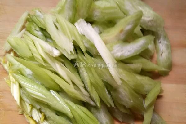 腊肉炒芹菜的做法图解3