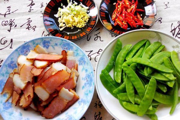 荷兰豆炒腊肉的做法图解2