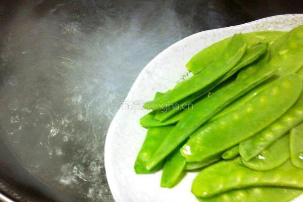 荷兰豆炒腊肉的做法图解4
