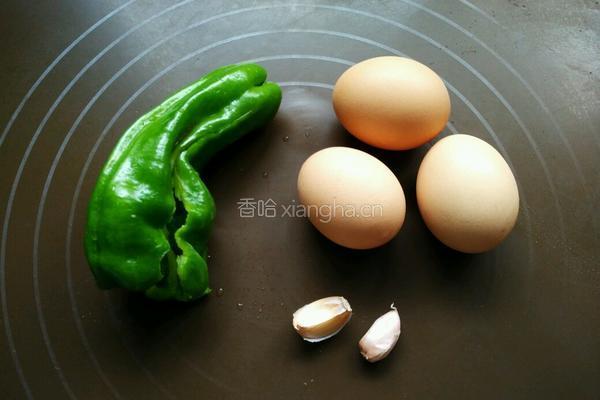 青椒炒鸡蛋的做法图解1