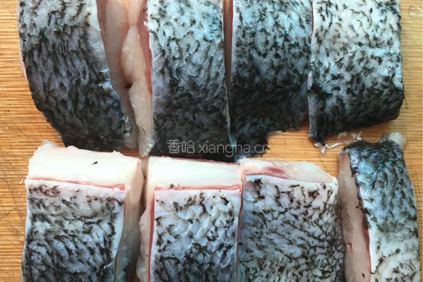 香酥鱼块的做法图解2