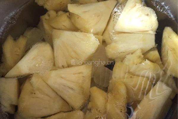 糖水菠萝的做法图解2
