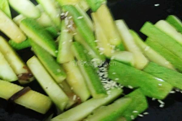 闹春一一椒香茭瓜的做法图解10
