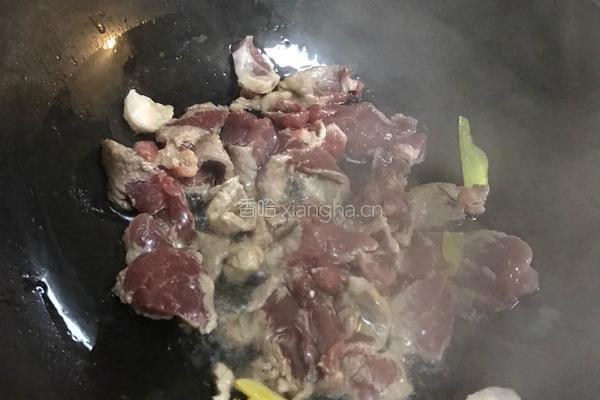 猪肉炒香菇的做法图解3