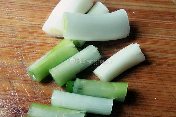 胡萝卜木耳炒荸荠的做法图解4