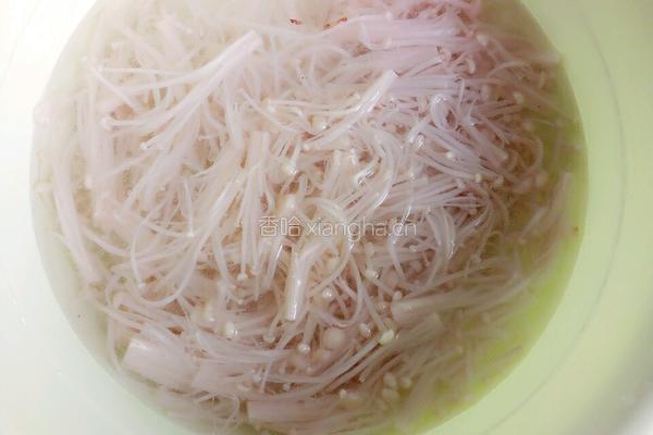 麻辣金针菇的做法图解4