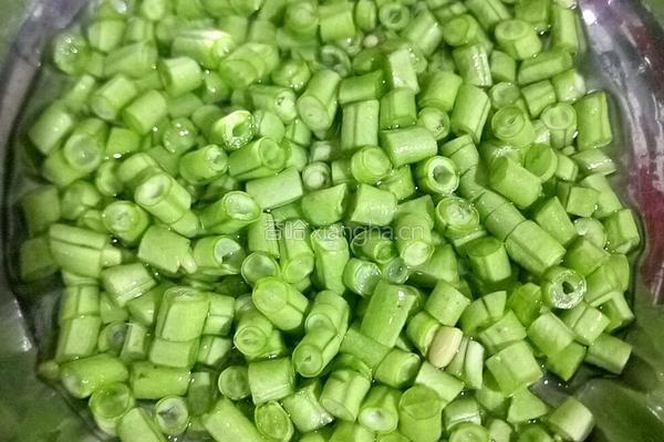 豆角鸡蛋炒饭的做法图解2