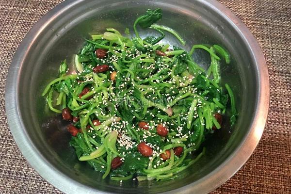 凉拌菠菜花生米的做法图解6