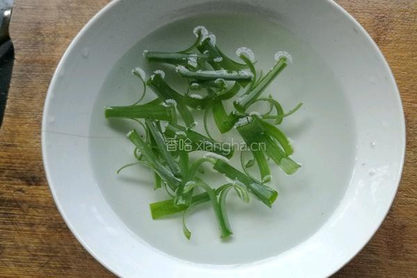 葱爆鱼片的做法图解6