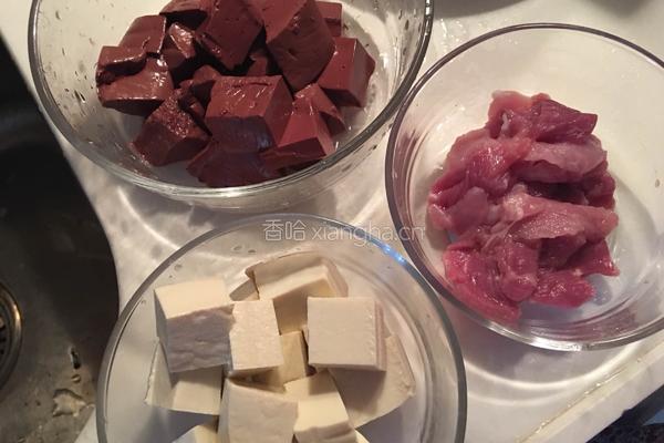 猪血豆腐汤的做法图解1