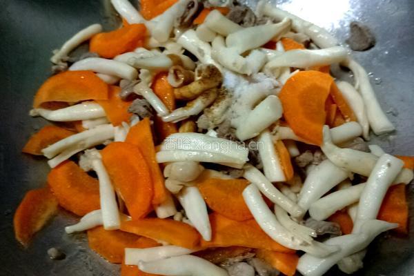 海鲜菇炒羊肉的做法图解6