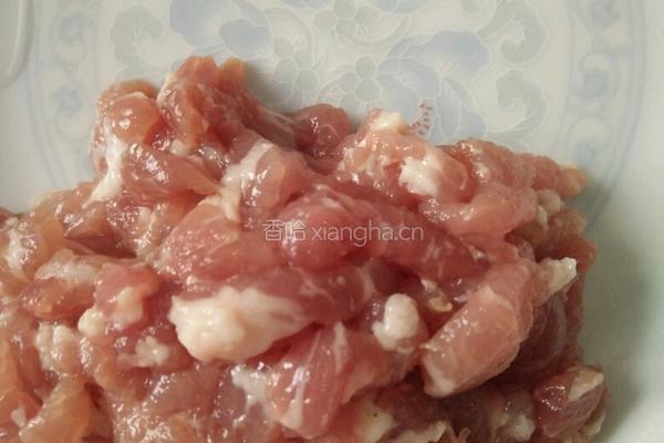 胡萝卜肉丁饭的做法图解2