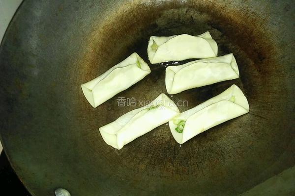 三鲜锅贴的做法图解4