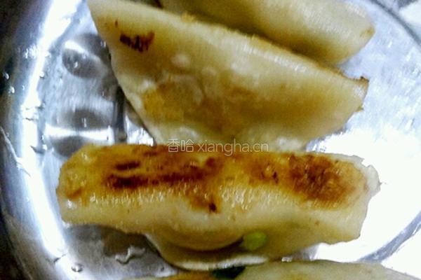 三鲜锅贴的做法图解6